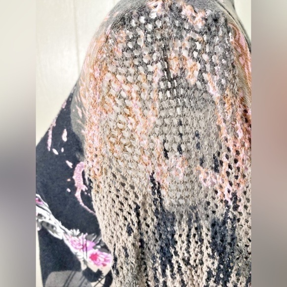 Peter Nygard Y2K Inspired Top with Crochet Sleeves and Shiny Embellishments - Picture 6 of 9